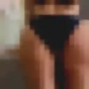 Helena, 20 ans, connectée à Ambilly pour un rencontre adulte