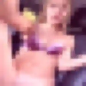 Fleur, 24 ans, connectée à La Charité-sur-Loire pour une rencontre coquine