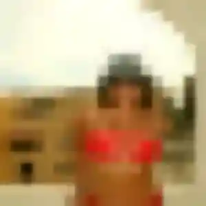 Flore, 32 ans, connectée à La Crèche pour un rencontre adulte