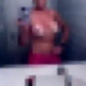 Contacte Kawtar, 19 ans à Paron en privé