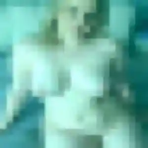 Dina, 19 ans, connectée à Saint-Jean-de-Liversay pour un rencontre adulte